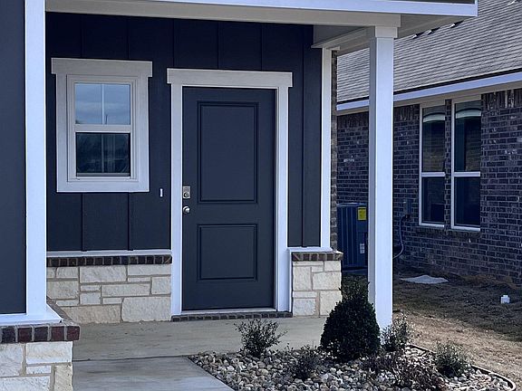 2nd image of 122 Blue Bird Ln