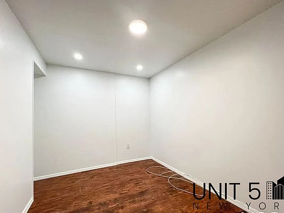 5th image of 294 Tompkins Ave #2F