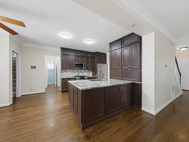 102 Parkside Cir — Photo 4