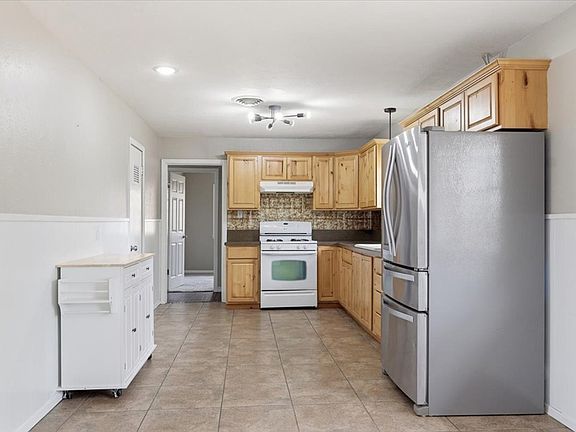 5th image of 608 Bucknell Ave