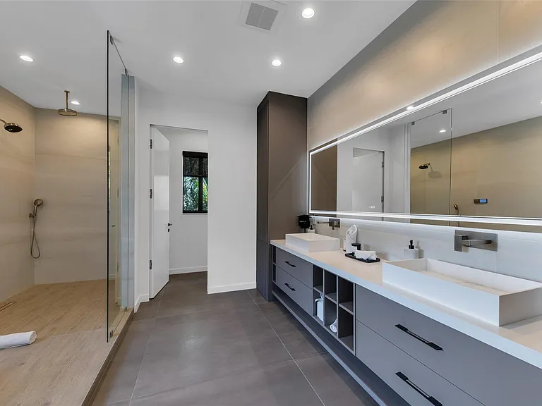 727 NE 17th Way — Photo 67