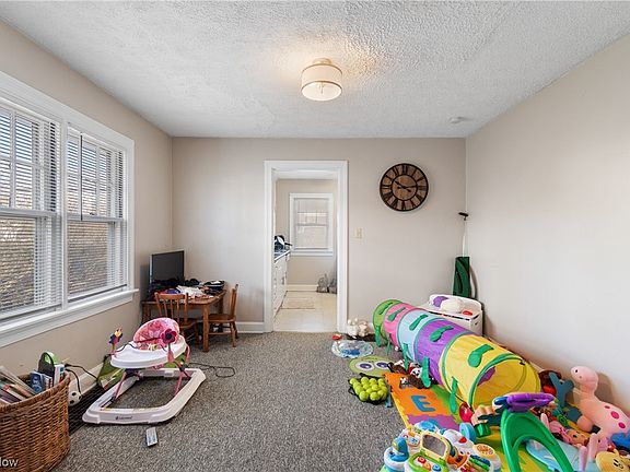 5th image of 306 E Washington St