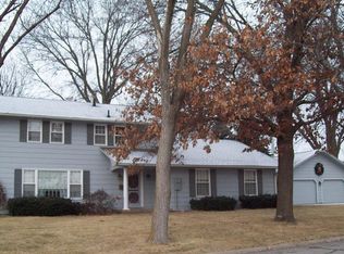 303 Central Dr, Pella, IA 50219