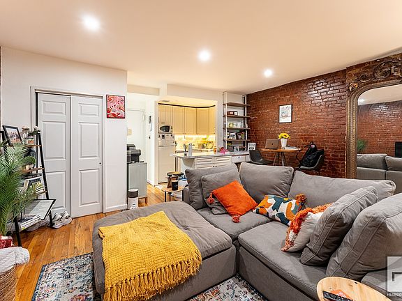 2nd image of 131 W 82nd St APT 1
