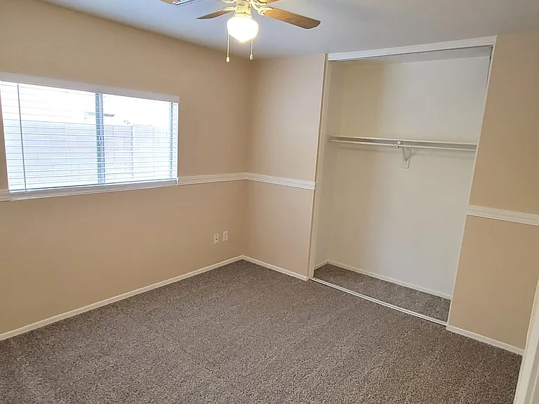 435 W Fabens Ln — Photo 12