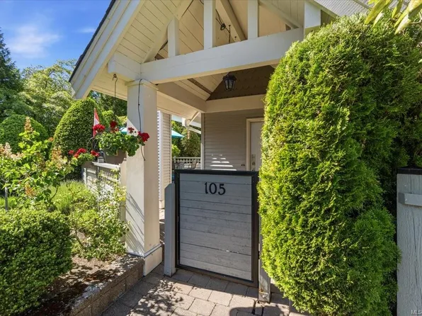 5620 Edgewater Ln #105, Nanaimo, BC V9T 6K1