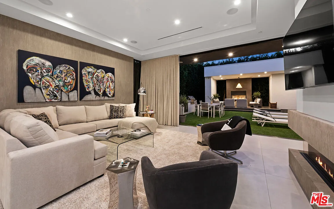 5 bed, 5.5 bath, 4189 sqft, $23,000 — Photo 1