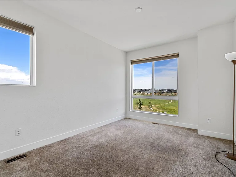 5015 Oakley Dr — Photo 2
