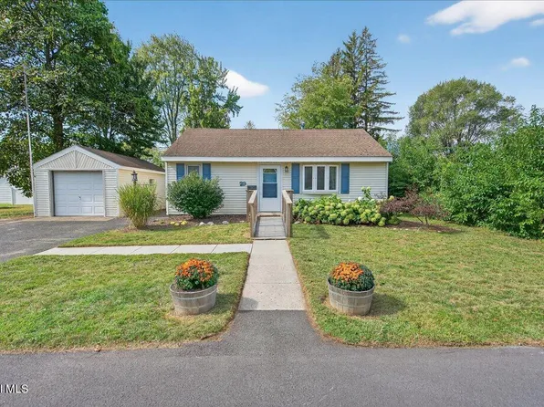 29 Prince Court, Loudonville, NY 12211