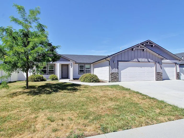 4044 Queen Anne Dr — Photo 1