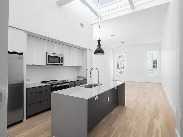 510 Julia St — Photo 3