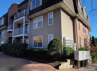 780 River Rd APT 373, Edgewater, NJ 07020