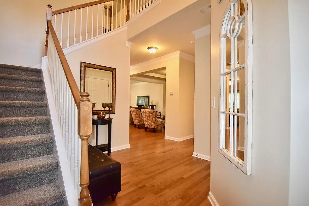 3 bed, 2230 sqft, $3,600 — Photo 4