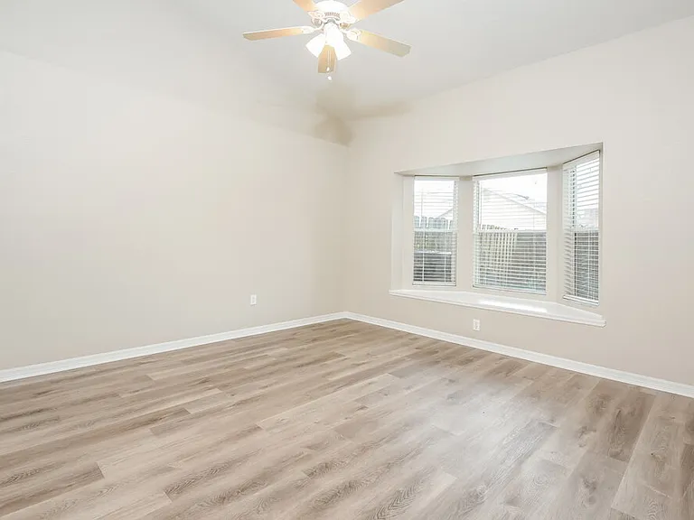 3313 Hamlet Loop — Photo 10