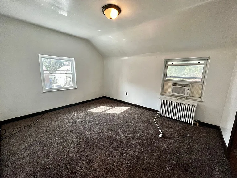 2156 Sampson St — Photo 9
