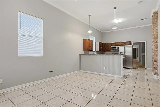 4 bed, 2.0 bath, 1200 sqft, $1,800 — Photo 2