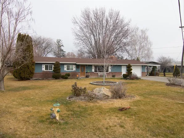 208 Robart Ln, Toppenish, WA 98948