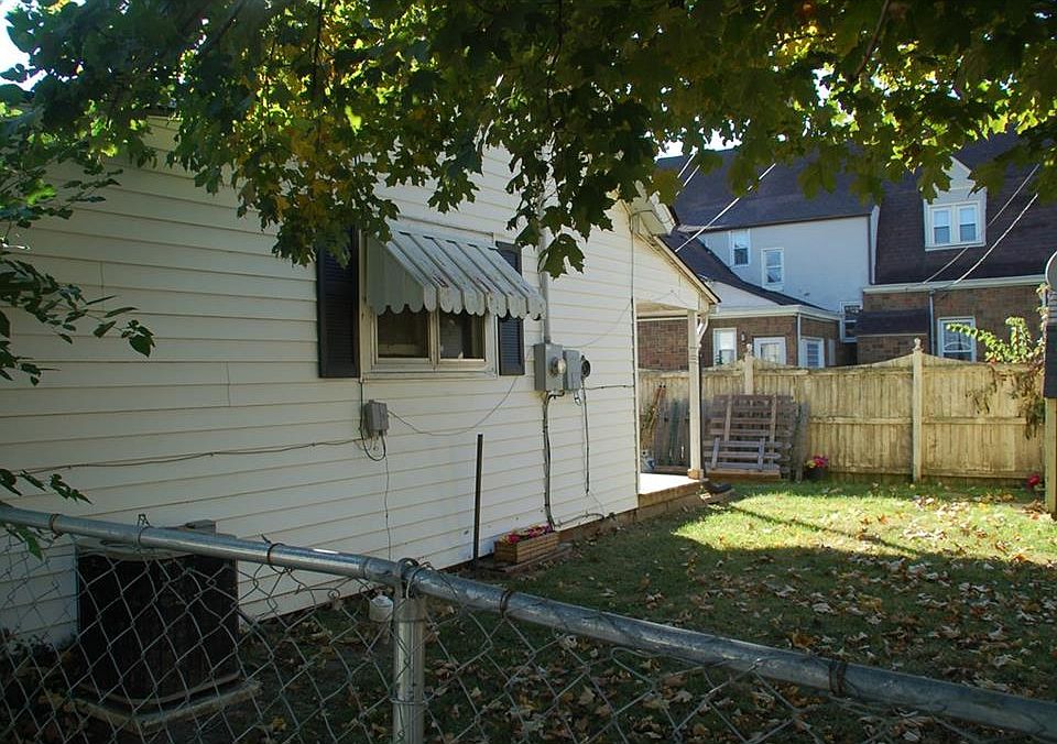 2nd image of 40 N Wayne St