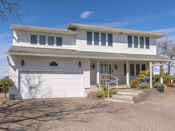 193 Bayside Dr, Atlantic Beach, NY 11509
