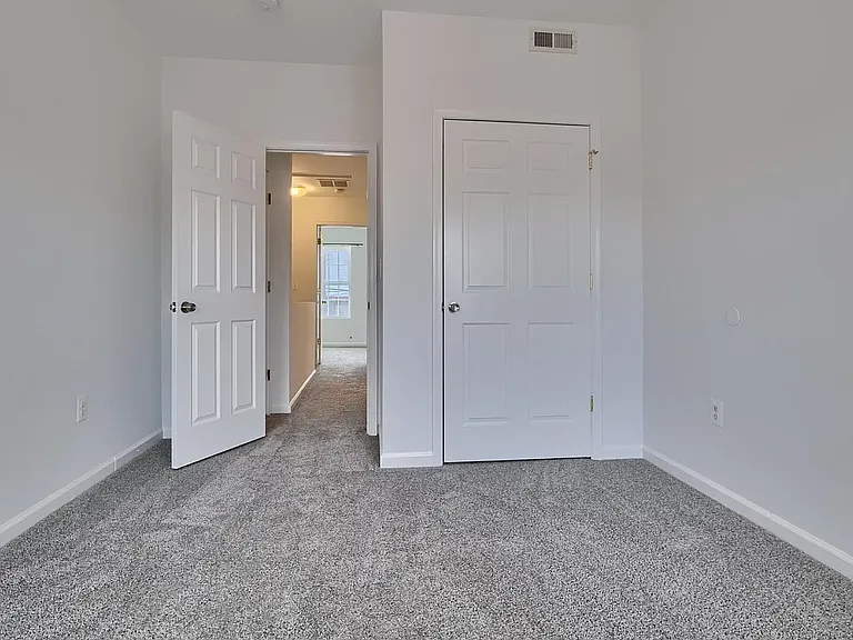 104 N Rose St — Photo 4