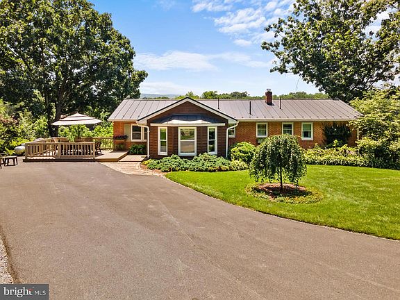 3rd image of 1483 Tea Berry Rd