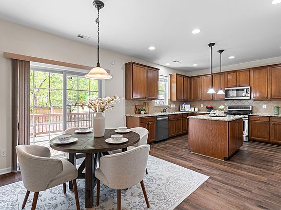 4th image of 304 Liberty Rose Dr