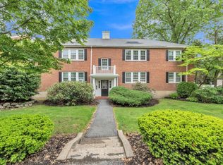 7 Hammond Pond Pkwy APT 1, Newton, MA 02467