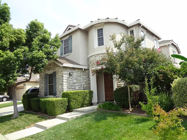 1123 Montague Ln — Photo 1