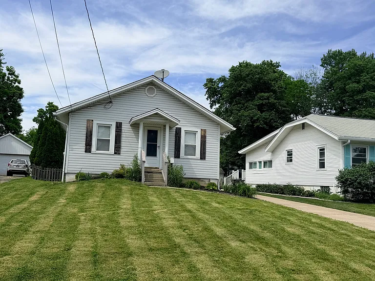 4912 Laurel Ave — Photo 2