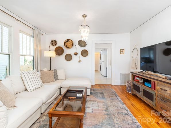 charlotte-north-carolina-2078154998 picture