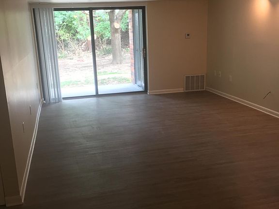 3rd image of 100 Garden Dr #102A