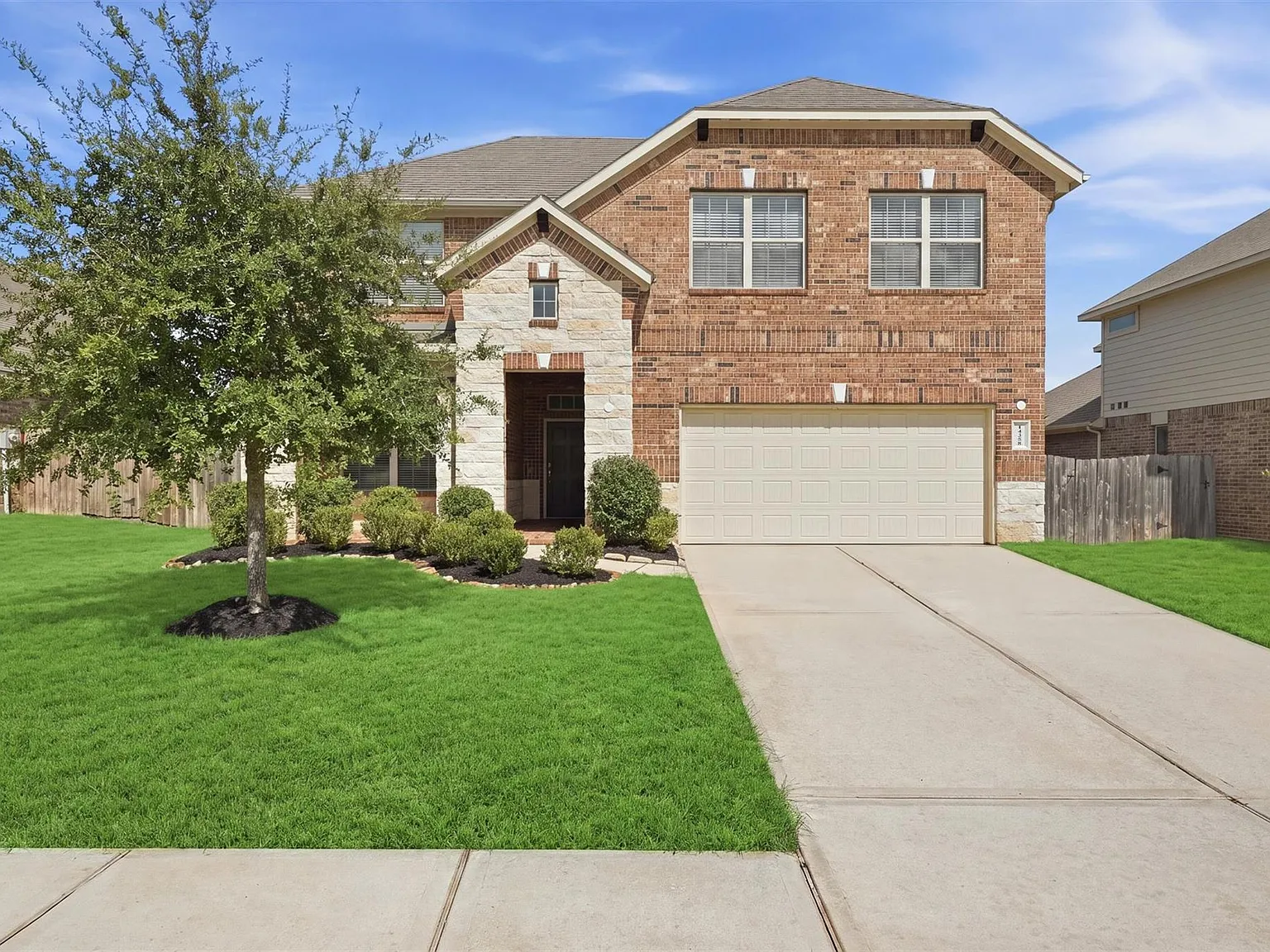 5 bed, 3.0 bath, 2802 sqft, $2,850 — Photo 1