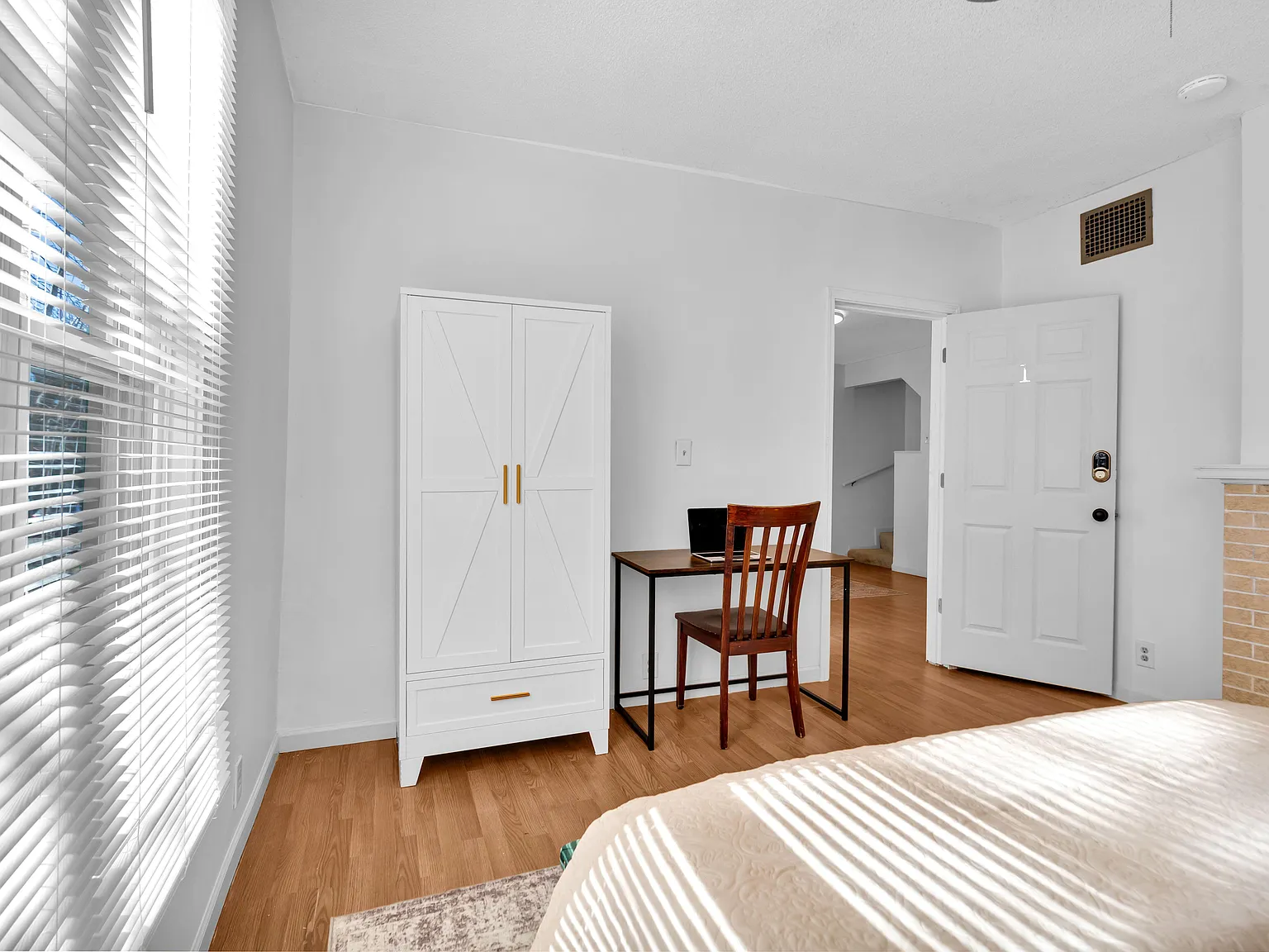 4 bed, 2.0 bath, 1344 sqft, $1,230 — Photo 4