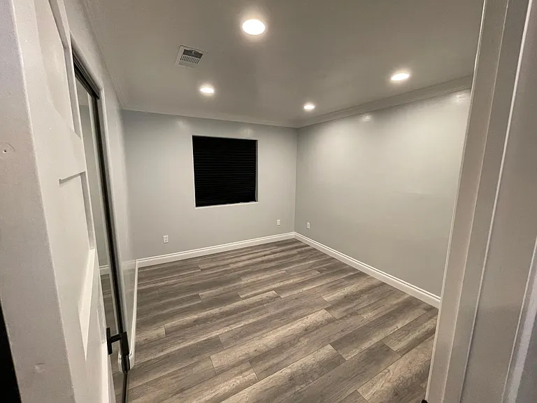10256 Mina Ave — Photo 6