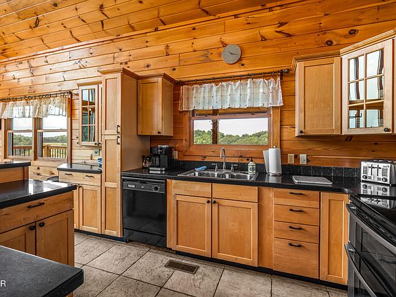 15th image of 3829 Island View Rd