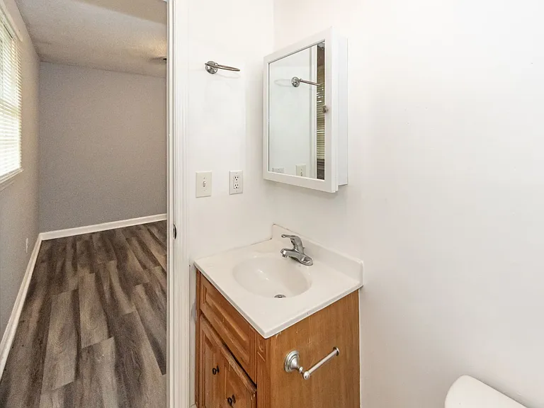 107 Greenhurst Ave — Photo 17