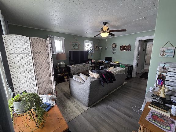 5th image of 112 Gale Ave #2