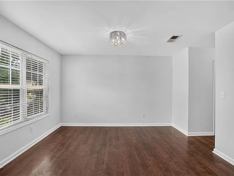 325 Shadowbrooke Cir — Photo 28