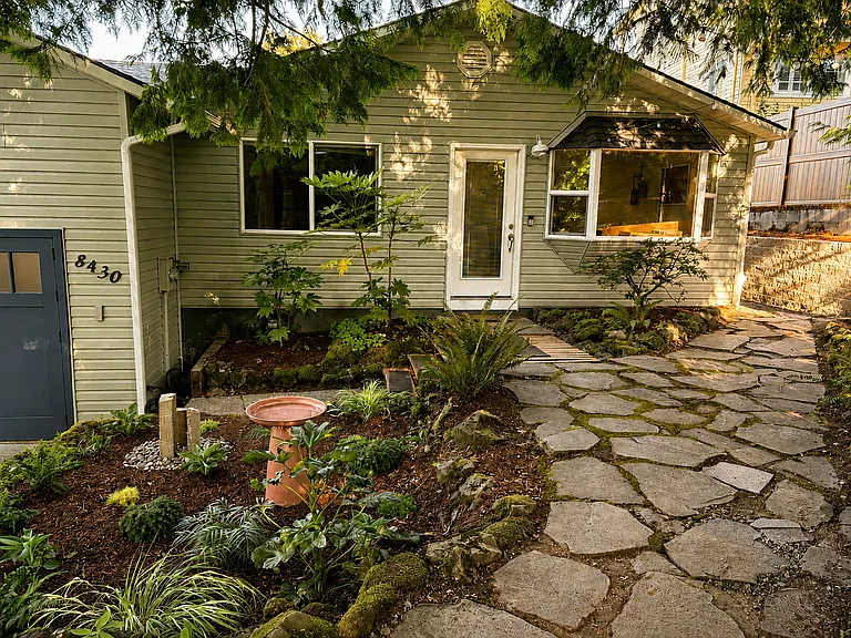 8430 SW 37th Ave — Photo 2