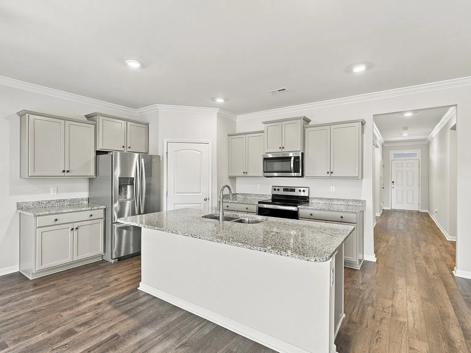 4 bed, 1884 sqft, $1,900 — Photo 2