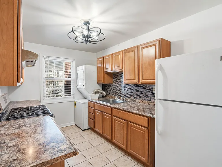 63 W Hudson Ave — Photo 2