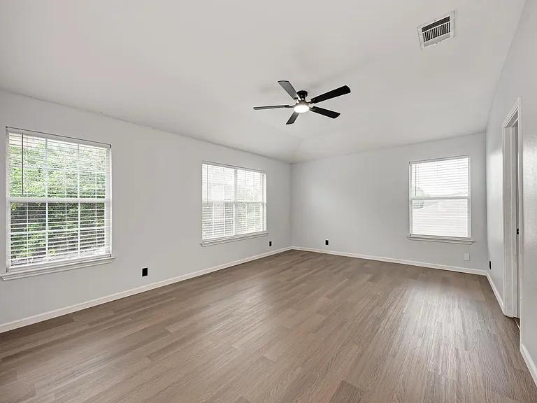125 Holland St — Photo 24