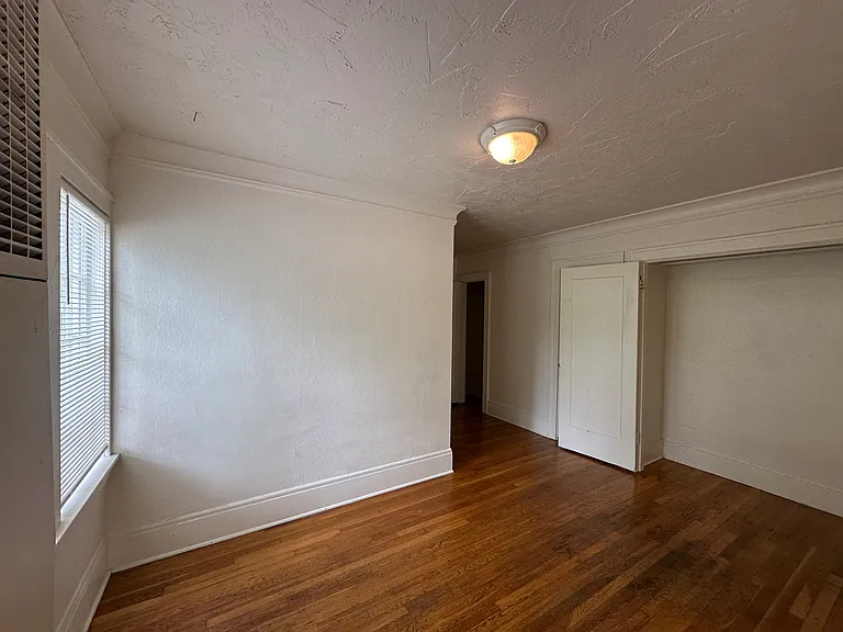 dining room from front entryway