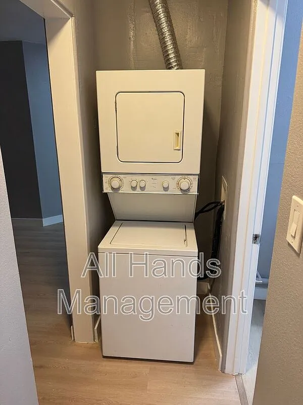 1 bed, 1.0 bath, 700 sqft, $2,100 — Photo 3