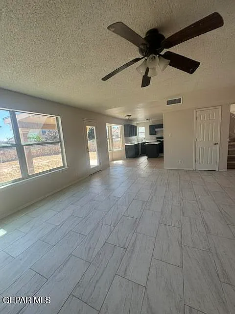 3 bed, 2.5 bath, 2057 sqft, $1,825 — Photo 4