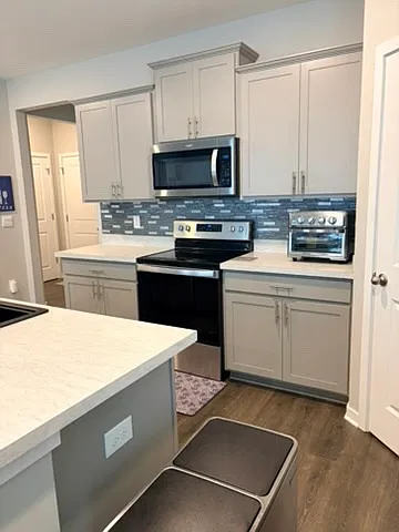 3 bed, 1635 sqft, $2,400 — Photo 3