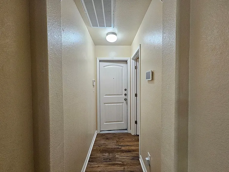 300 W Libra Dr — Photo 18