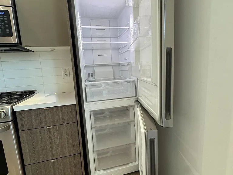 88 Colgate Ave #Penthouse 732 — Photo 14