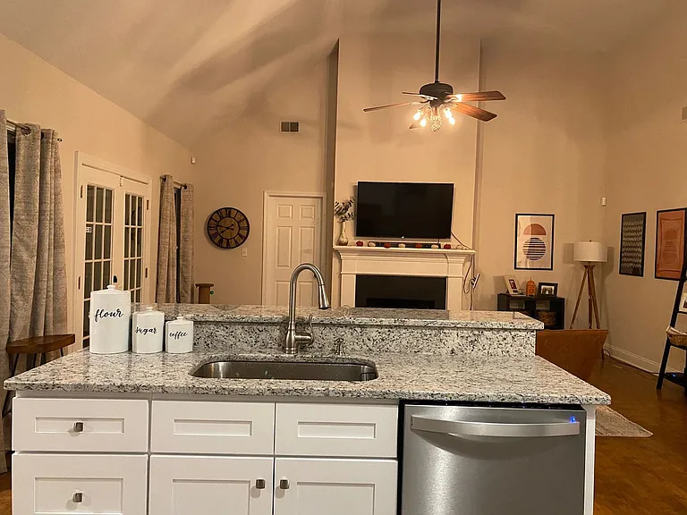 325 Malabar Way — Photo 4