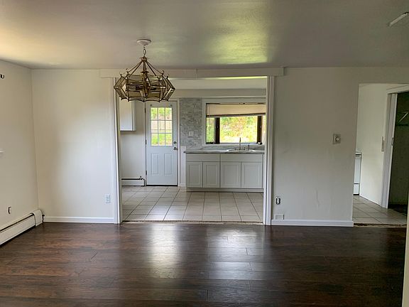 3rd image of 27 Monterey Ln